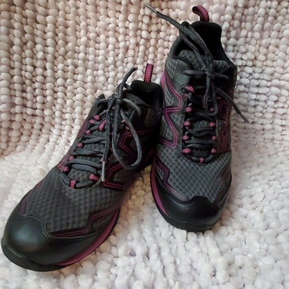 columbia tennis shoes womens